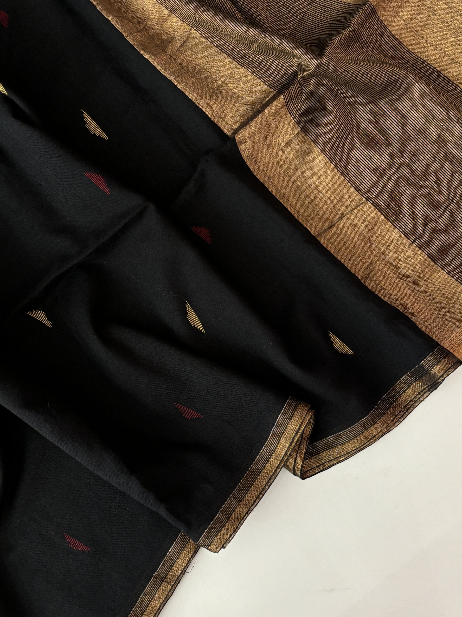Black Mul Cotton Bindi Motif Saree